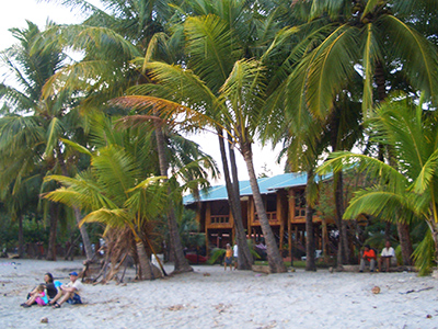 samara-tree-house-beach